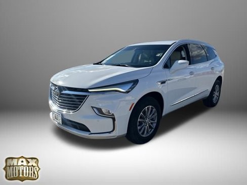 Used 2023 Buick Enclave Essence image 3