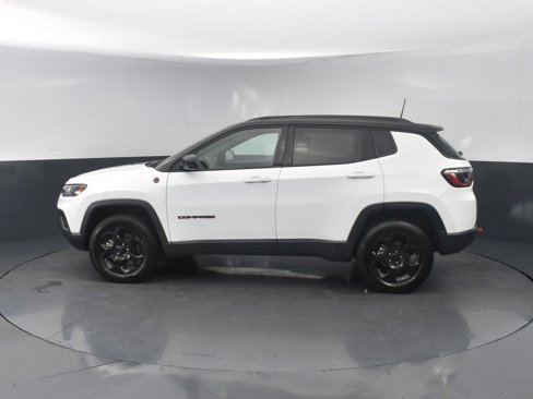 Used 2023 Jeep Compass Trailhawk image 4
