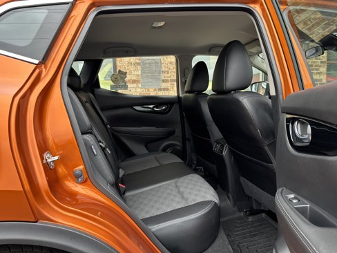 Used 2022 Nissan Rogue Sport SV w/ Technology Package image 12