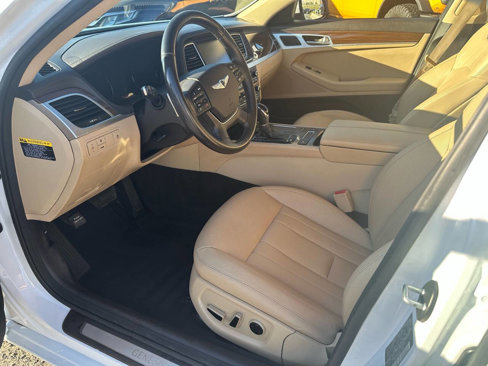 Used 2015 Hyundai Genesis 3.8 image 9