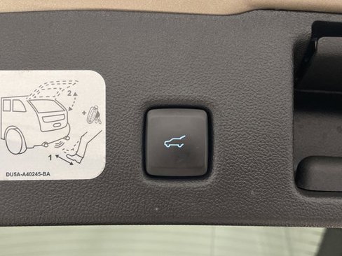 Used 2020 Ford Escape Titanium image 16
