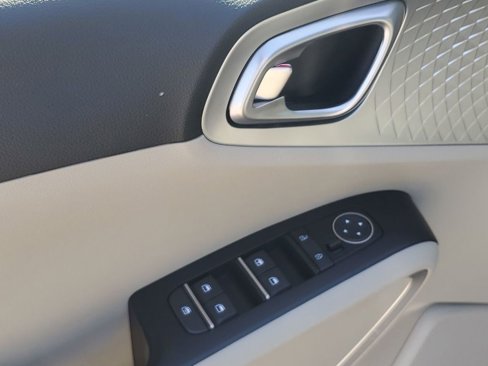Used 2023 Kia Soul LX image 38