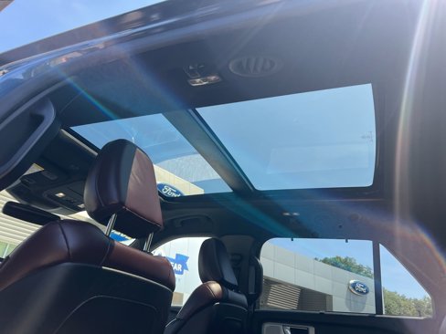 Used 2020 Ford Explorer Platinum w/ Premium Technology Package image 20