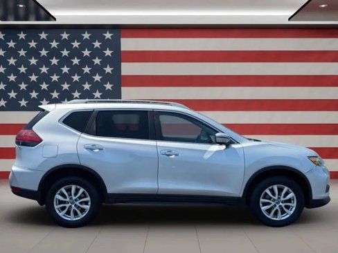 Used 2018 Nissan Rogue SV w/ Premium Package image 4
