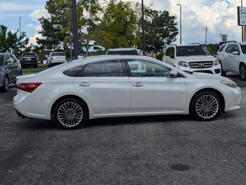 Used 2017 Toyota Avalon Limited image 7