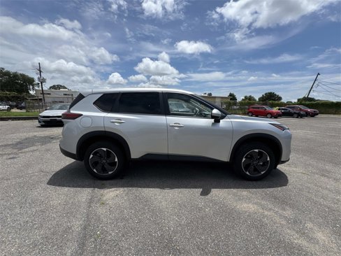 Used 2024 Nissan Rogue SV image 9