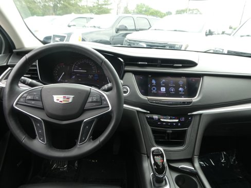 Used 2017 Cadillac XT5 Luxury w/ Driver Awareness Package image 16