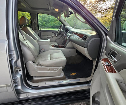 Used 2013 Chevrolet Suburban LTZ image 25