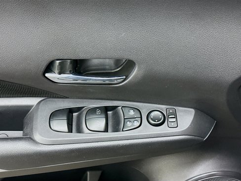 Used 2024 Nissan Kicks SV image 15