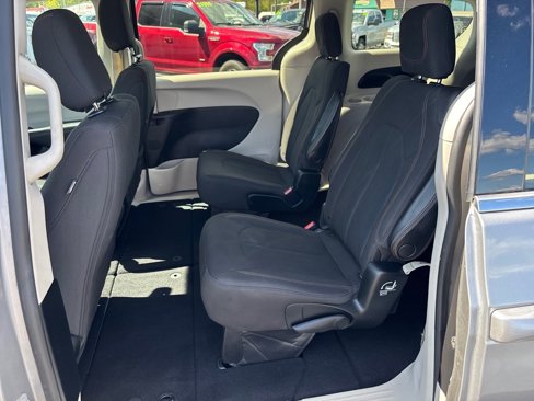 Used 2017 Chrysler Pacifica LX image 15