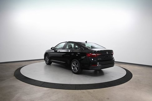 Used 2024 Volkswagen Jetta SE image 8