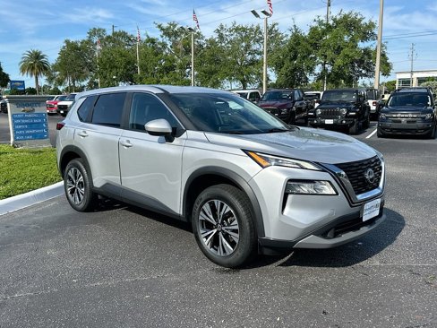 Used 2023 Nissan Rogue SV image 4