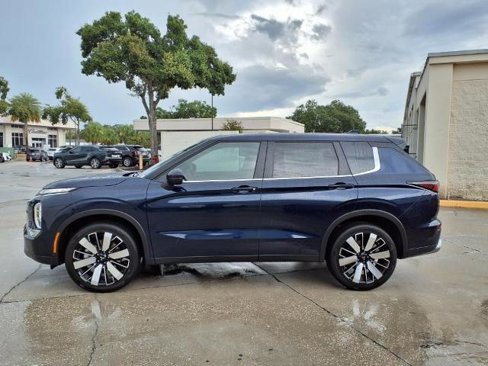 New 2025 Mitsubishi Outlander SE image 2