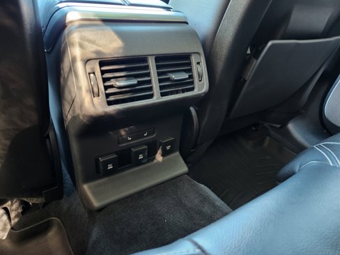 Used 2018 Land Rover Range Rover Velar R-Dynamic SE image 29