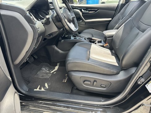 Used 2022 Nissan Rogue Sport SL w/ Premium Package image 9