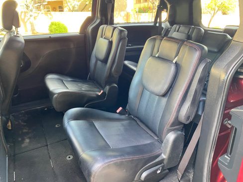 Used 2018 Dodge Grand Caravan GT image 34