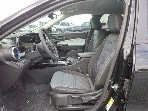 New 2025 Chevrolet Trax LT image 6