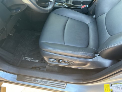 Used 2023 Toyota Corolla Cross XLE image 7