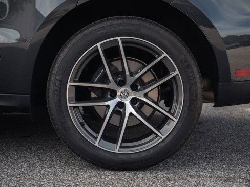 Certified 2025 Porsche Macan image 15