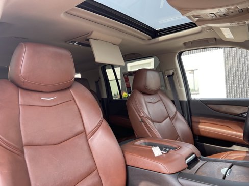 Used 2018 Cadillac Escalade ESV Premium Luxury w/ LPO, Radiant Package image 33