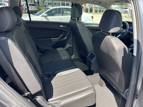 Certified 2023 Volkswagen Tiguan SE w/ Panoramic Sunroof Package image 10