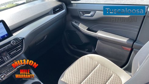 Used 2021 Ford Escape SE w/ SE Sport Appearance Package image 31