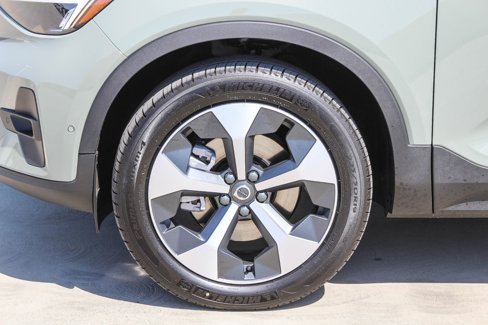 Used 2024 Volvo XC40 B5 Plus w/ Climate Package image 10