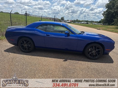 Used 2022 Dodge Challenger SXT w/ Plus Package image 4