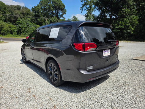 Used 2018 Chrysler Pacifica Limited w/ S Appearance Package image 3