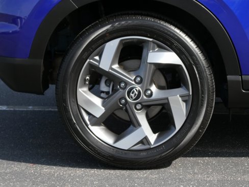 Used 2024 Hyundai Venue SEL image 19