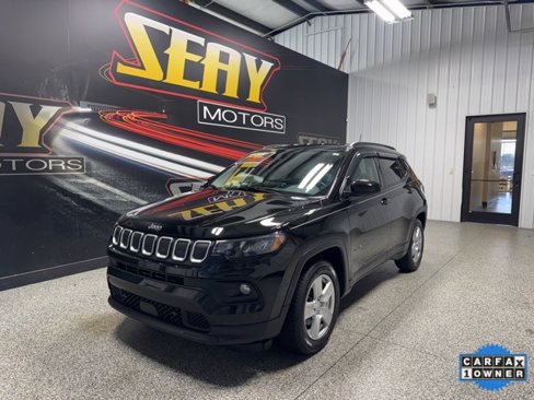 Used 2022 Jeep Compass Latitude image 1