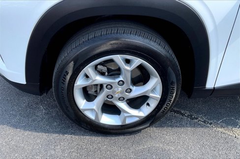 Used 2024 Chevrolet Trax LS w/ LS Convenience Package image 10