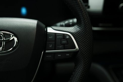 Used 2024 Toyota Sienna Limited image 35