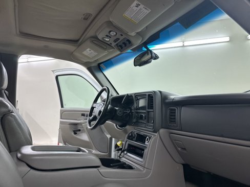 Used 2005 Chevrolet Suburban LT w/ Preferred Equipment Group image 22