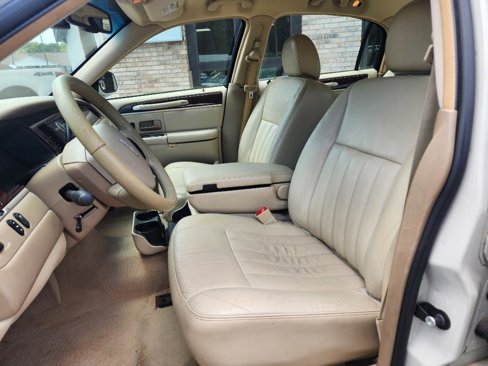 Used 2006 Lincoln Town Car Signature image 15