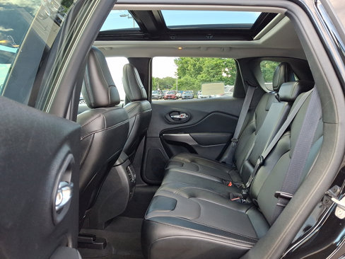 Used 2022 Jeep Cherokee Limited image 10