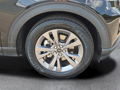 Used 2022 Ford Explorer XLT w/ Equipment Group 202A image 4