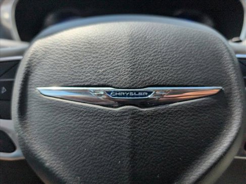 Used 2018 Chrysler Pacifica Limited image 24