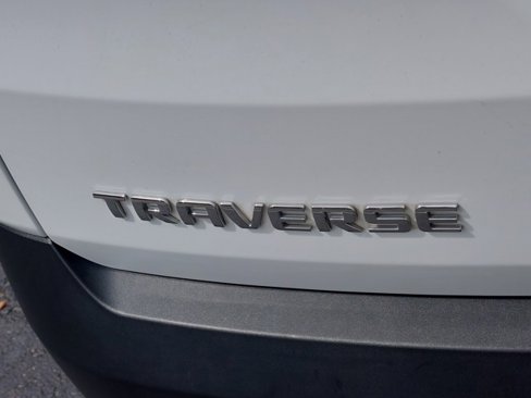 Used 2021 Chevrolet Traverse LS image 31