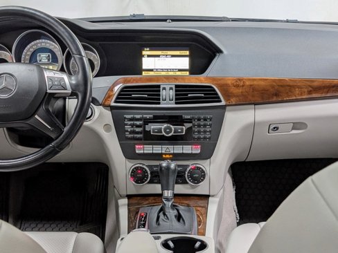 Used 2012 Mercedes-Benz C 250 Luxury image 24
