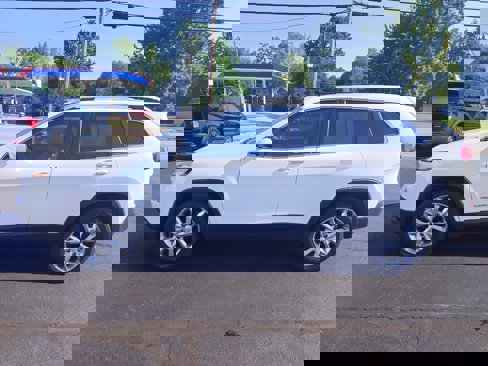 Used 2018 Jeep Cherokee Limited image 1
