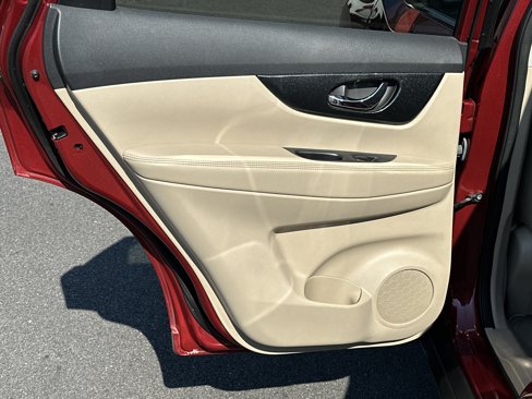 Used 2014 Nissan Rogue SL image 21