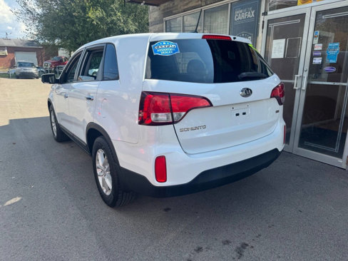 Used 2015 Kia Sorento LX image 3
