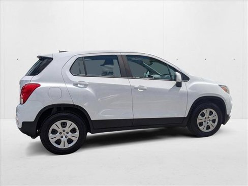 Used 2018 Chevrolet Trax LS image 4