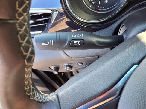 Used 2022 Buick Encore GX Essence image 10