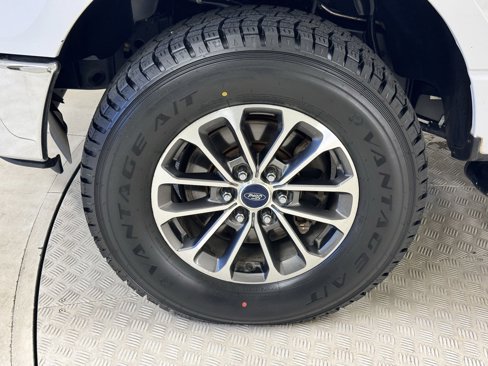 Used 2013 Ford F150 XLT w/ Mid Equipment Group image 9