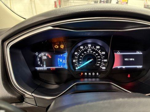 Used 2017 Ford Fusion SE w/ Fusion SE Technology Package image 25
