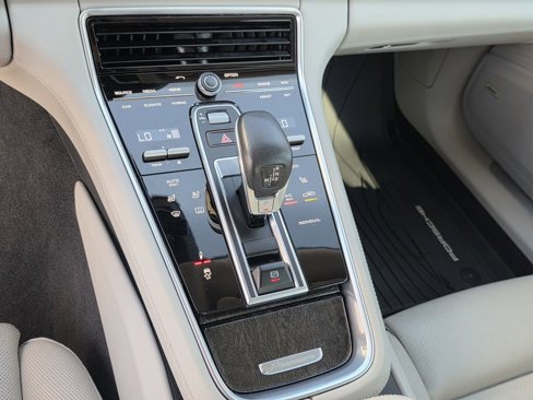 Certified 2018 Porsche Panamera 4 w/ Premium Package Plus image 31