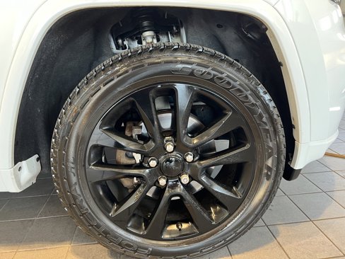 Used 2019 Jeep Grand Cherokee Altitude image 15
