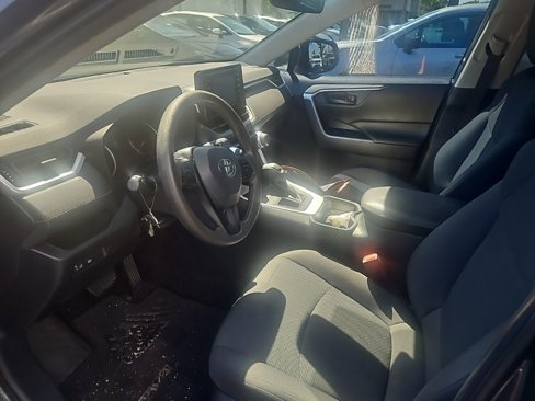 Used 2019 Toyota RAV4 LE image 5